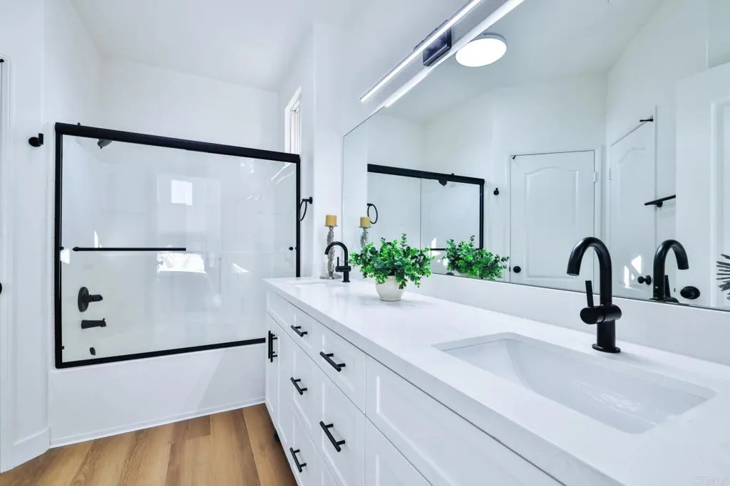 511 N Lark Ellen Avenue F, Covina, California 91722 home-pic-15